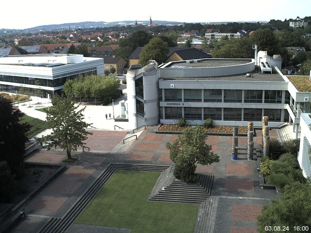 Foto der Webcam: Verwaltungsgebäude, Innenhof mit Audimax, Hörsaal-Gebäude 1