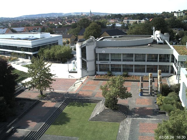 Foto der Webcam: Verwaltungsgebäude, Innenhof mit Audimax, Hörsaal-Gebäude 1