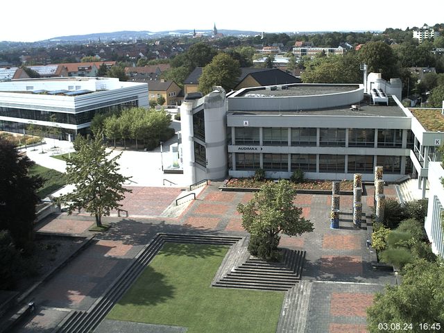 Foto der Webcam: Verwaltungsgebäude, Innenhof mit Audimax, Hörsaal-Gebäude 1