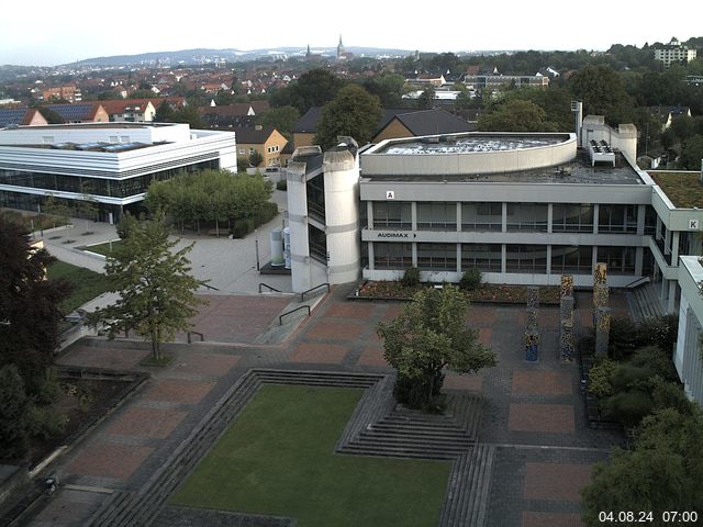 Foto der Webcam: Verwaltungsgebäude, Innenhof mit Audimax, Hörsaal-Gebäude 1