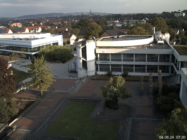 Foto der Webcam: Verwaltungsgebäude, Innenhof mit Audimax, Hörsaal-Gebäude 1