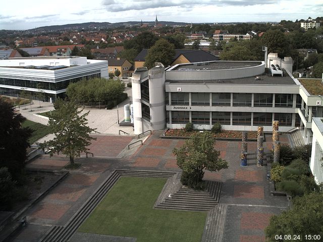 Foto der Webcam: Verwaltungsgebäude, Innenhof mit Audimax, Hörsaal-Gebäude 1