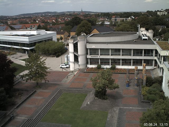 Foto der Webcam: Verwaltungsgebäude, Innenhof mit Audimax, Hörsaal-Gebäude 1