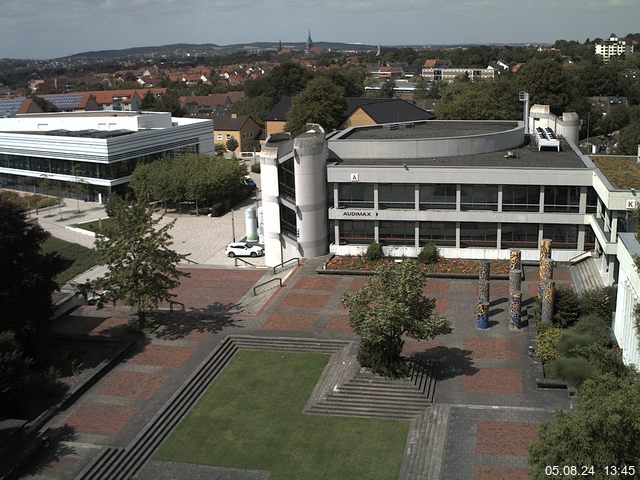 Foto der Webcam: Verwaltungsgebäude, Innenhof mit Audimax, Hörsaal-Gebäude 1