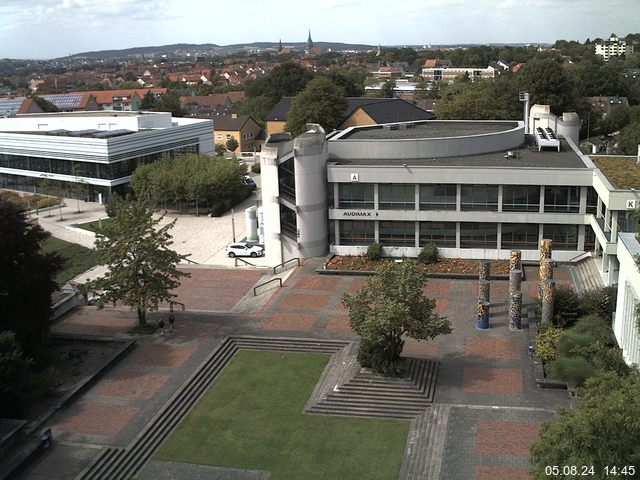 Foto der Webcam: Verwaltungsgebäude, Innenhof mit Audimax, Hörsaal-Gebäude 1