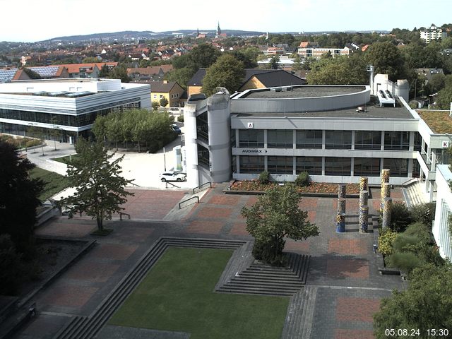 Foto der Webcam: Verwaltungsgebäude, Innenhof mit Audimax, Hörsaal-Gebäude 1