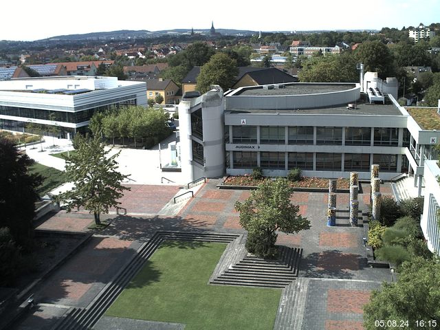 Foto der Webcam: Verwaltungsgebäude, Innenhof mit Audimax, Hörsaal-Gebäude 1