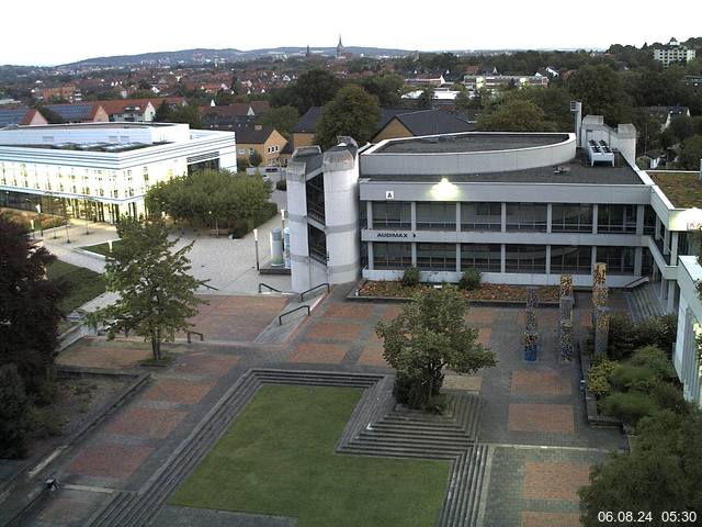 Foto der Webcam: Verwaltungsgebäude, Innenhof mit Audimax, Hörsaal-Gebäude 1