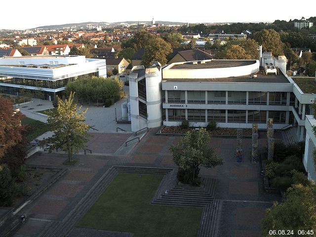 Foto der Webcam: Verwaltungsgebäude, Innenhof mit Audimax, Hörsaal-Gebäude 1