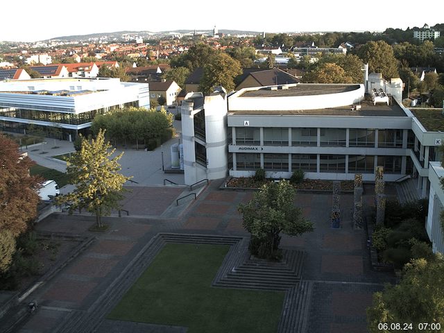 Foto der Webcam: Verwaltungsgebäude, Innenhof mit Audimax, Hörsaal-Gebäude 1