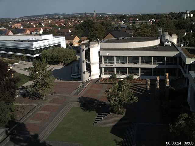 Foto der Webcam: Verwaltungsgebäude, Innenhof mit Audimax, Hörsaal-Gebäude 1