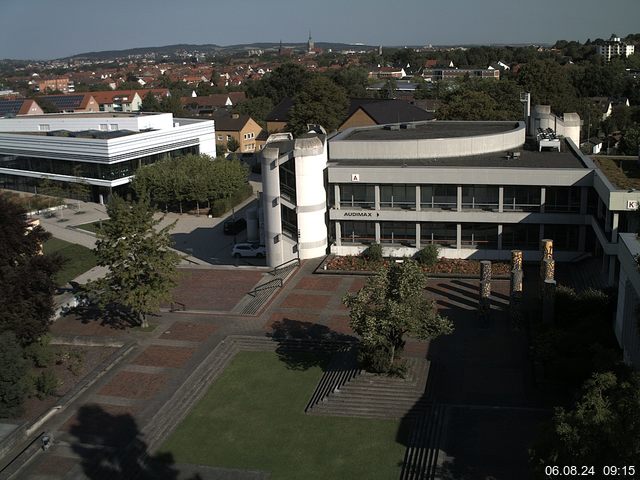 Foto der Webcam: Verwaltungsgebäude, Innenhof mit Audimax, Hörsaal-Gebäude 1