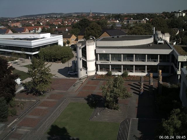 Foto der Webcam: Verwaltungsgebäude, Innenhof mit Audimax, Hörsaal-Gebäude 1