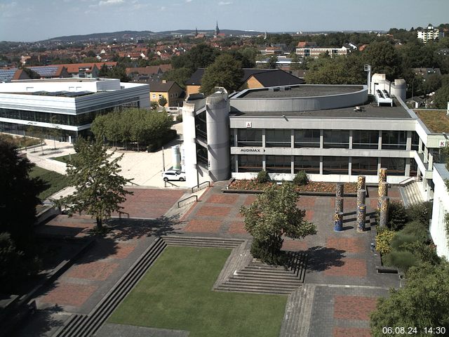 Foto der Webcam: Verwaltungsgebäude, Innenhof mit Audimax, Hörsaal-Gebäude 1