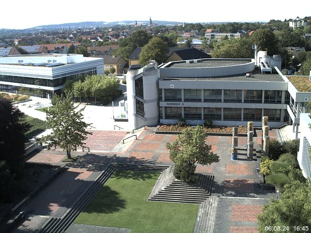 Foto der Webcam: Verwaltungsgebäude, Innenhof mit Audimax, Hörsaal-Gebäude 1