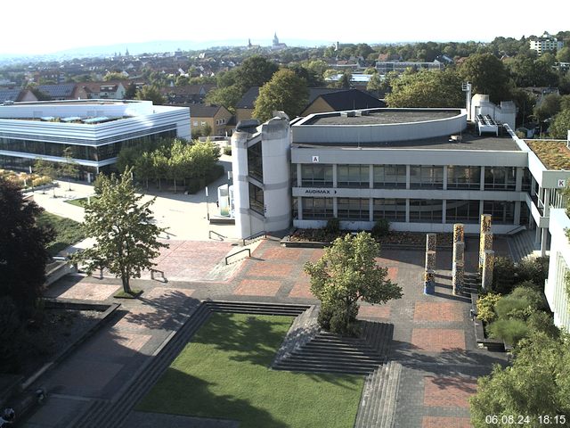 Foto der Webcam: Verwaltungsgebäude, Innenhof mit Audimax, Hörsaal-Gebäude 1