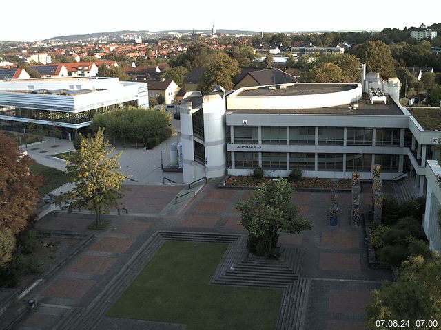 Foto der Webcam: Verwaltungsgebäude, Innenhof mit Audimax, Hörsaal-Gebäude 1