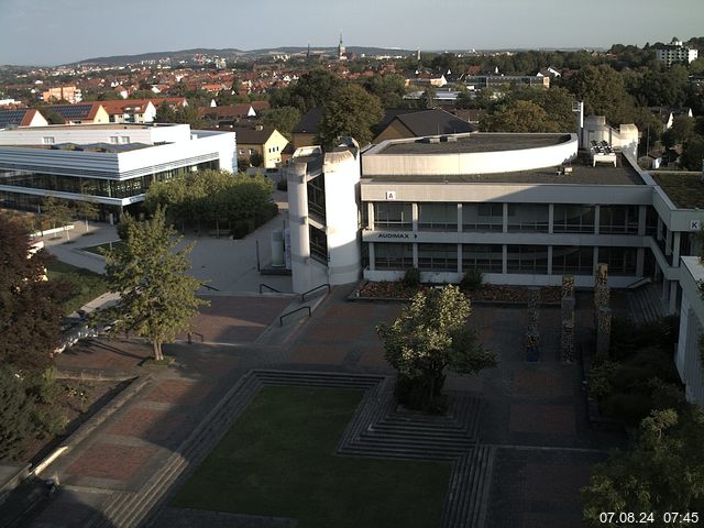 Foto der Webcam: Verwaltungsgebäude, Innenhof mit Audimax, Hörsaal-Gebäude 1