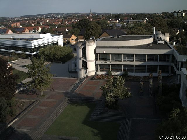 Foto der Webcam: Verwaltungsgebäude, Innenhof mit Audimax, Hörsaal-Gebäude 1