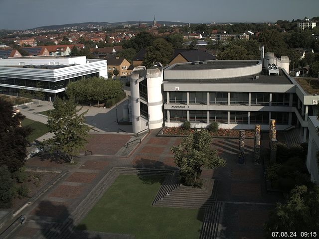 Foto der Webcam: Verwaltungsgebäude, Innenhof mit Audimax, Hörsaal-Gebäude 1