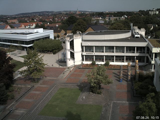 Foto der Webcam: Verwaltungsgebäude, Innenhof mit Audimax, Hörsaal-Gebäude 1