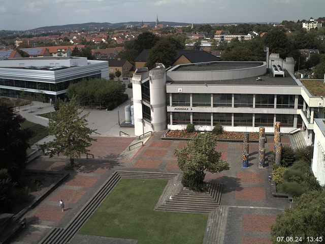 Foto der Webcam: Verwaltungsgebäude, Innenhof mit Audimax, Hörsaal-Gebäude 1