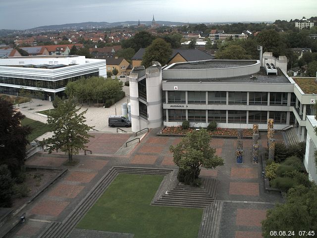 Foto der Webcam: Verwaltungsgebäude, Innenhof mit Audimax, Hörsaal-Gebäude 1