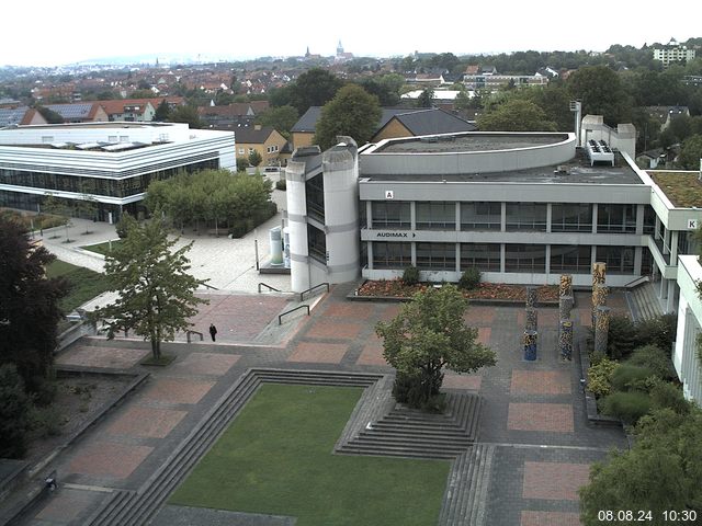 Foto der Webcam: Verwaltungsgebäude, Innenhof mit Audimax, Hörsaal-Gebäude 1