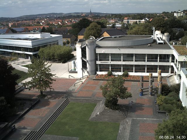 Foto der Webcam: Verwaltungsgebäude, Innenhof mit Audimax, Hörsaal-Gebäude 1