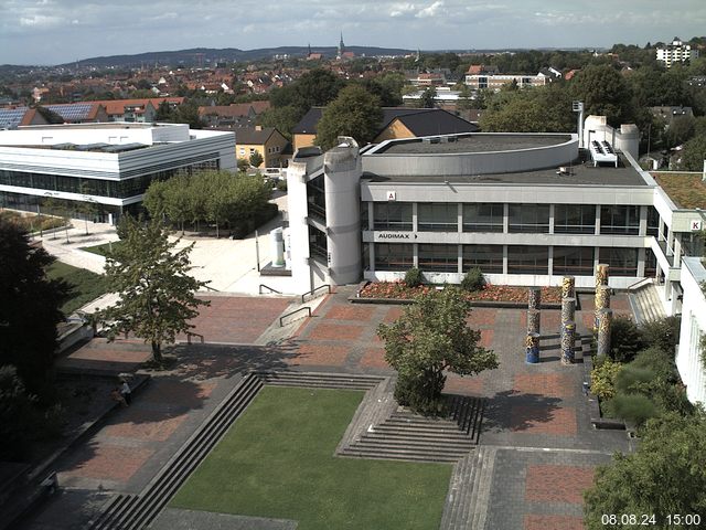 Foto der Webcam: Verwaltungsgebäude, Innenhof mit Audimax, Hörsaal-Gebäude 1