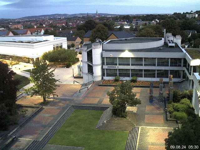 Foto der Webcam: Verwaltungsgebäude, Innenhof mit Audimax, Hörsaal-Gebäude 1