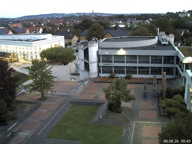 Foto der Webcam: Verwaltungsgebäude, Innenhof mit Audimax, Hörsaal-Gebäude 1