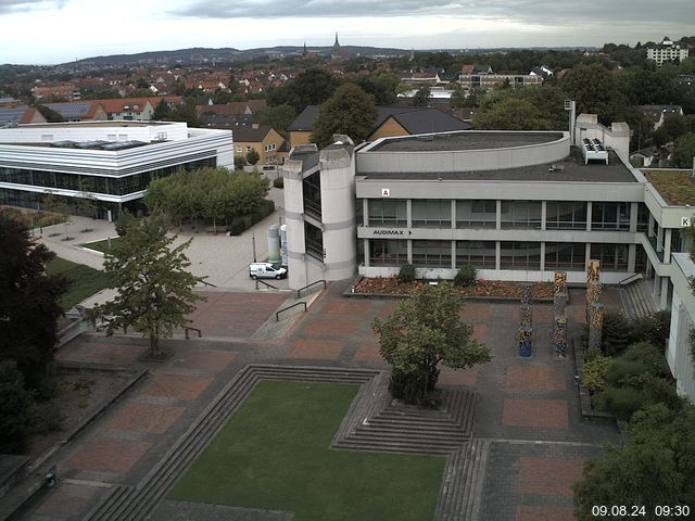 Foto der Webcam: Verwaltungsgebäude, Innenhof mit Audimax, Hörsaal-Gebäude 1