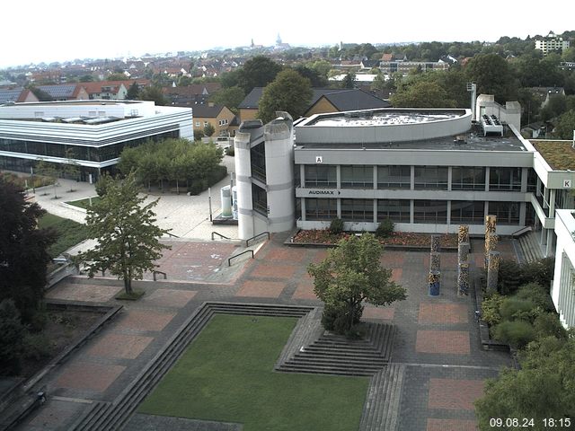 Foto der Webcam: Verwaltungsgebäude, Innenhof mit Audimax, Hörsaal-Gebäude 1