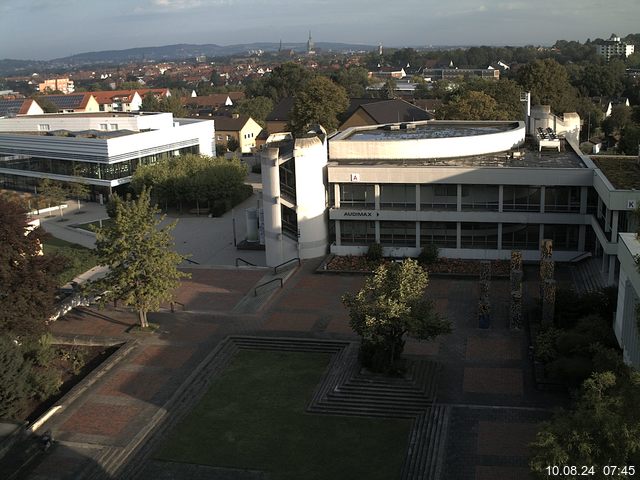 Foto der Webcam: Verwaltungsgebäude, Innenhof mit Audimax, Hörsaal-Gebäude 1