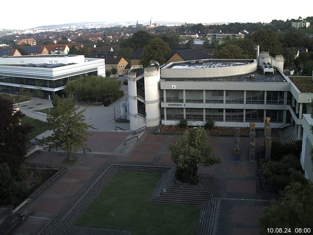 Foto der Webcam: Verwaltungsgebäude, Innenhof mit Audimax, Hörsaal-Gebäude 1