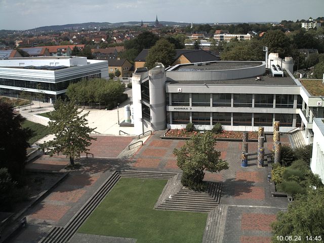 Foto der Webcam: Verwaltungsgebäude, Innenhof mit Audimax, Hörsaal-Gebäude 1