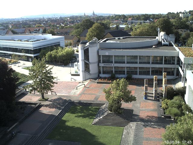 Foto der Webcam: Verwaltungsgebäude, Innenhof mit Audimax, Hörsaal-Gebäude 1