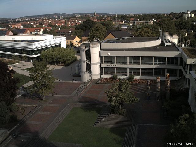 Foto der Webcam: Verwaltungsgebäude, Innenhof mit Audimax, Hörsaal-Gebäude 1