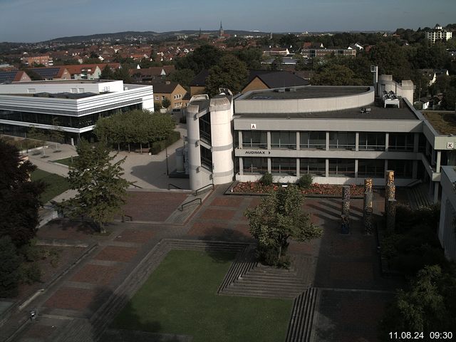 Foto der Webcam: Verwaltungsgebäude, Innenhof mit Audimax, Hörsaal-Gebäude 1