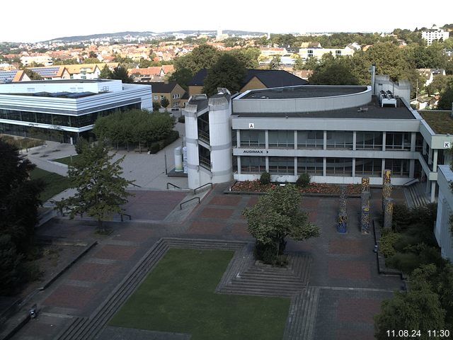 Foto der Webcam: Verwaltungsgebäude, Innenhof mit Audimax, Hörsaal-Gebäude 1