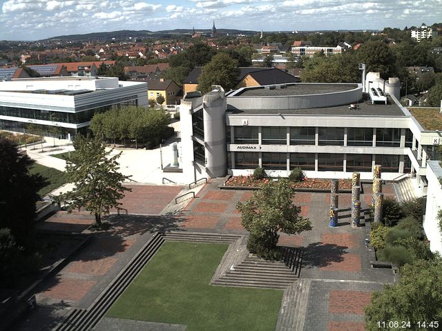 Foto der Webcam: Verwaltungsgebäude, Innenhof mit Audimax, Hörsaal-Gebäude 1