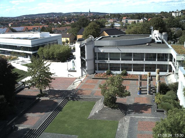 Foto der Webcam: Verwaltungsgebäude, Innenhof mit Audimax, Hörsaal-Gebäude 1