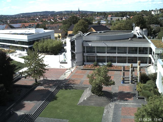 Foto der Webcam: Verwaltungsgebäude, Innenhof mit Audimax, Hörsaal-Gebäude 1