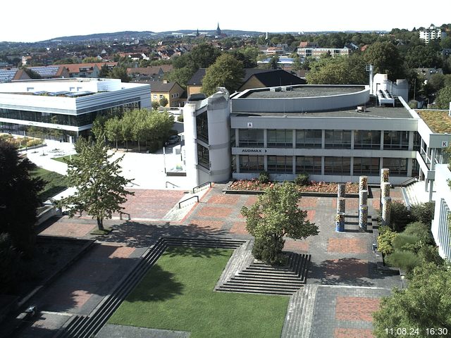 Foto der Webcam: Verwaltungsgebäude, Innenhof mit Audimax, Hörsaal-Gebäude 1