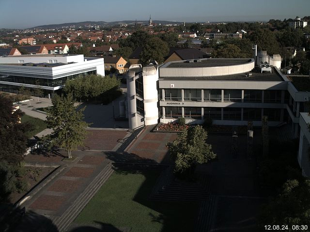 Foto der Webcam: Verwaltungsgebäude, Innenhof mit Audimax, Hörsaal-Gebäude 1