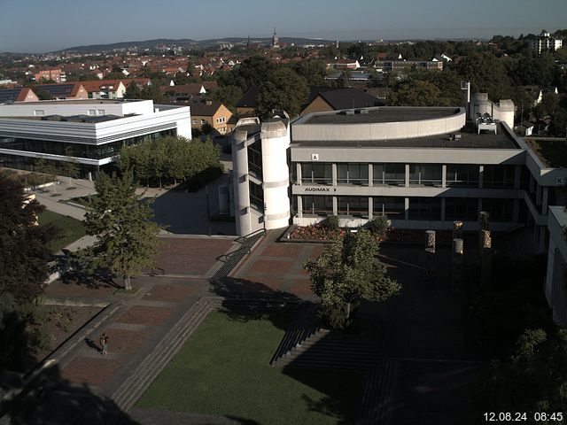 Foto der Webcam: Verwaltungsgebäude, Innenhof mit Audimax, Hörsaal-Gebäude 1