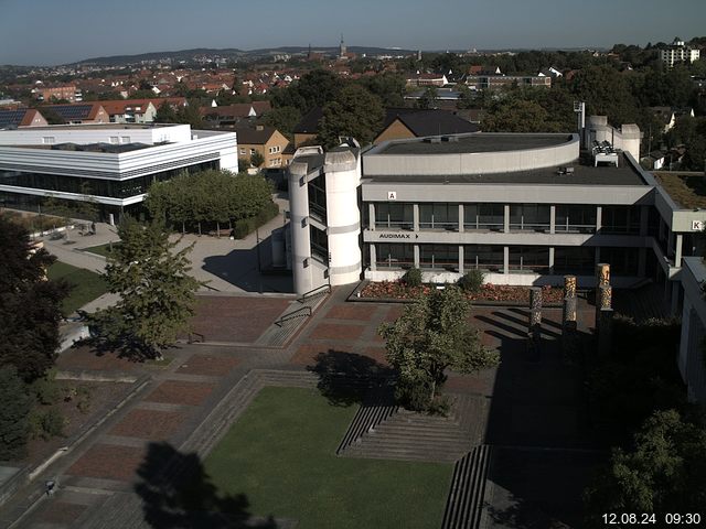 Foto der Webcam: Verwaltungsgebäude, Innenhof mit Audimax, Hörsaal-Gebäude 1