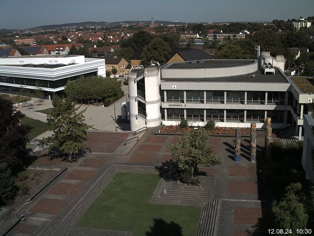 Foto der Webcam: Verwaltungsgebäude, Innenhof mit Audimax, Hörsaal-Gebäude 1