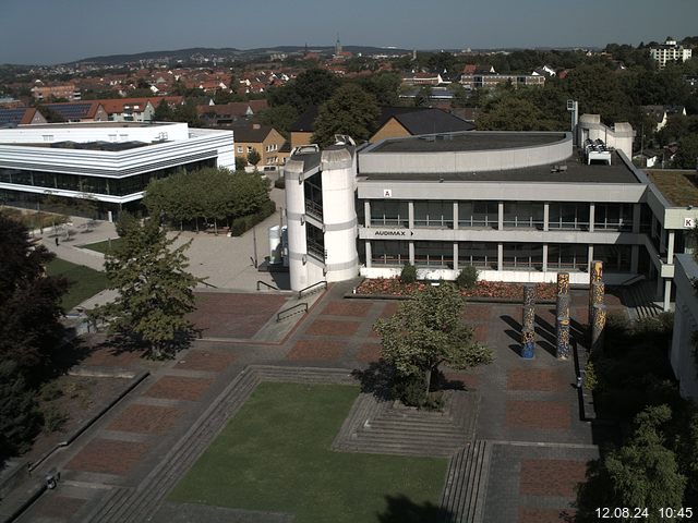 Foto der Webcam: Verwaltungsgebäude, Innenhof mit Audimax, Hörsaal-Gebäude 1